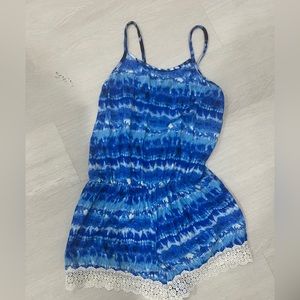 Romper with lace on the bottom.  The size is kids xl.